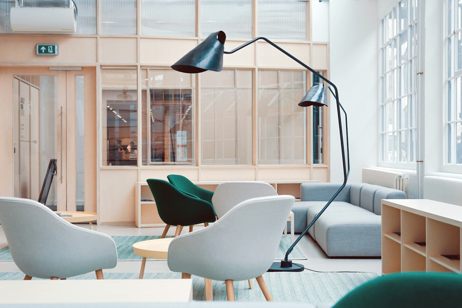 Loungebereich mit Glaswänden